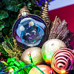 Новогодний шар для праздничной ёлки «И когда мы вырастаем, то понимаем, что нам даны две руки: одна — помогать себе, другая — помогать ближним» (близнецы)